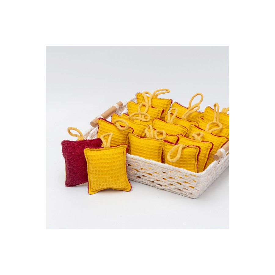 Éponge réutilisable jaune et rouge avec boucle vues de 3/4